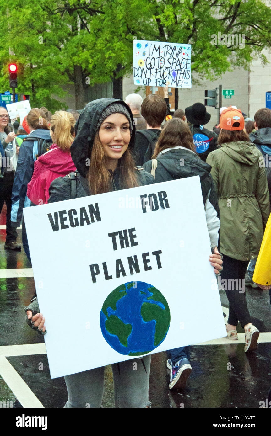 Washington DC, USA. 22 avril, 2017. Les manifestants participer à la marche de la science. Kirk Treakle/Alamy Live News Banque D'Images