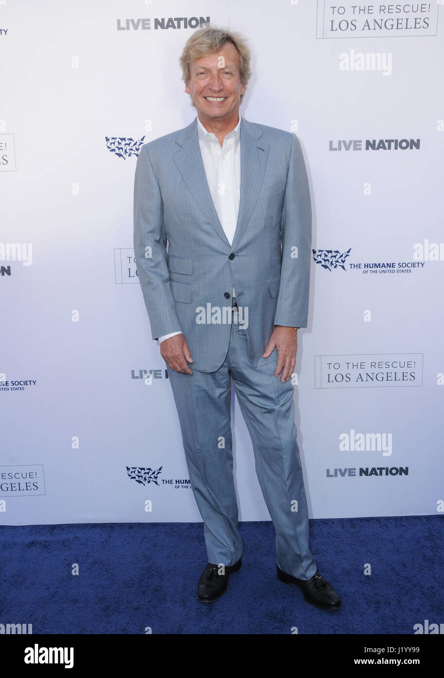 Los Angeles, CA, USA. 22 avr, 2017. 22 avril 2017 - Los Angeles, Californie - Nigel Lythgoe. La Humane Society of the United States la tenue de gala bénéfice au Paramount Studios à Los Angeles. Crédit photo : Birdie Thompson/AdMedia Crédit : Birdie Thompson/AdMedia/ZUMA/Alamy Fil Live News Banque D'Images