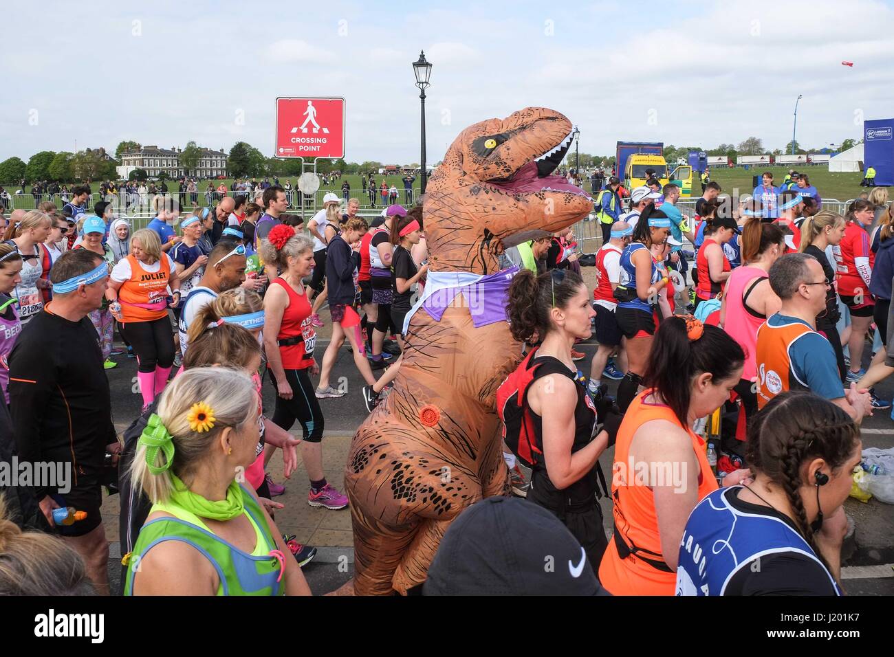 Blackheath London, UK. 23 avril 2017. Marathon de Londres 2017 vierge. Credit : claire doherty/Alamy Live News Banque D'Images