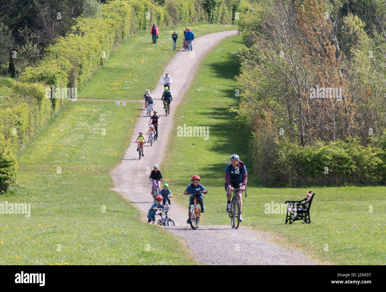 Sunderland, Royaume-Uni. Apr 23, 2017. Sunderland Active BIG 3 dans 1 cas pour les familles à Herrington Country Park. Balade à vélo en famille. Credit : imagerie Washington/Alamy Live News Banque D'Images