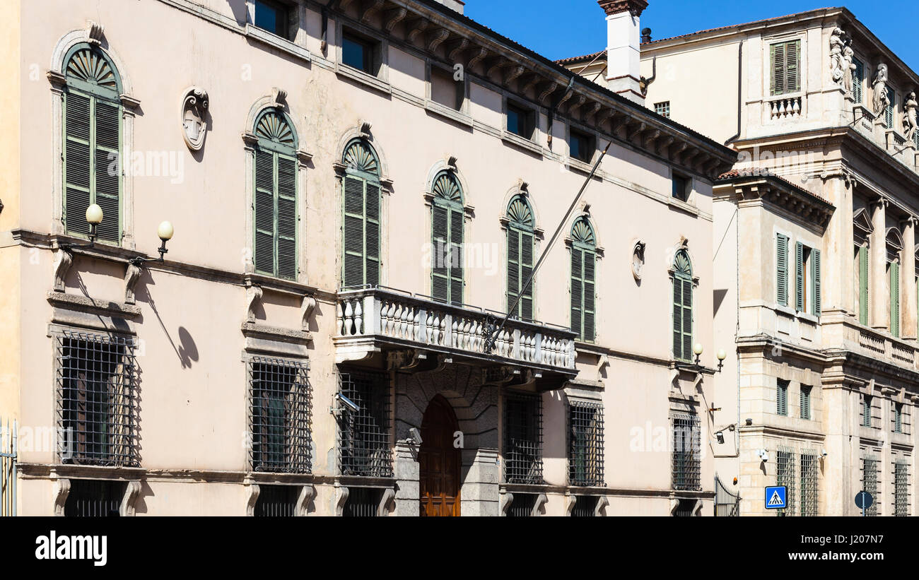 Vérone, ITALIE - 29 mars 2017 : Palazzo Muselli sur Corso Cavour street. Le palais fut construit au xviie siècle et modifié au xixe Banque D'Images