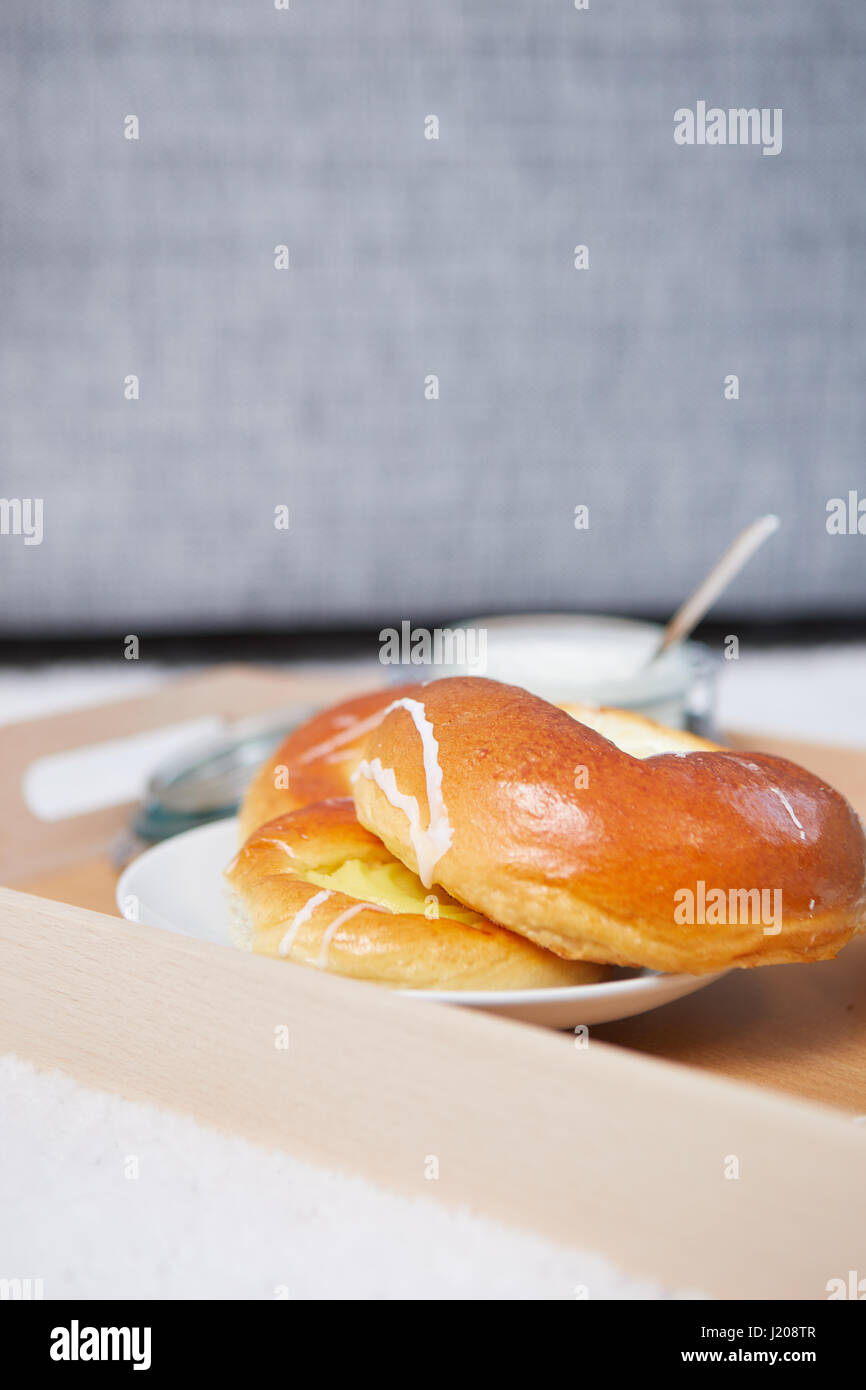 Bon matin, un petit-déjeuner sucré . chambre concept Banque D'Images