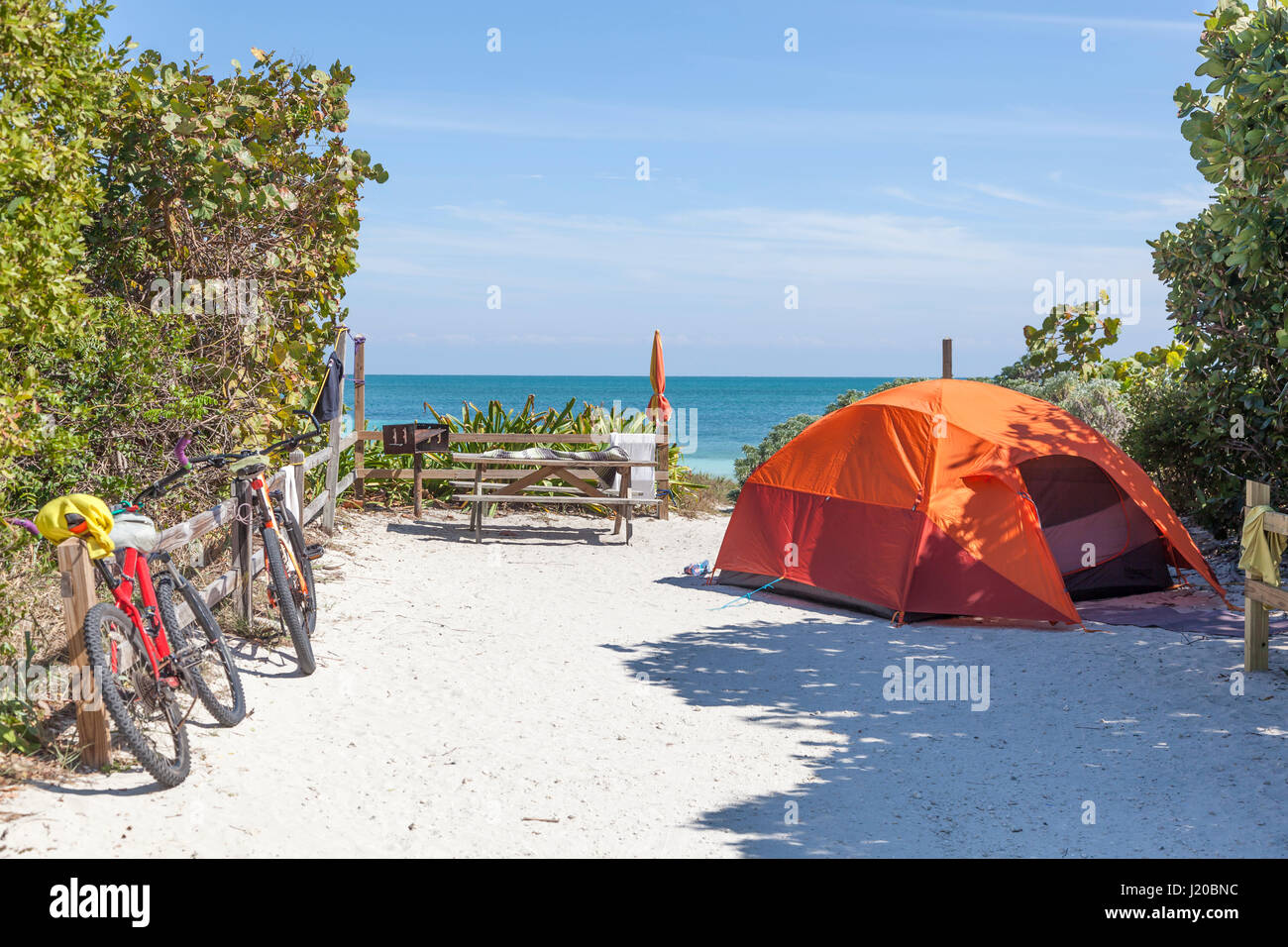 Le camping à la plage à Bahia Honda state park. Florida Keys, United States Banque D'Images