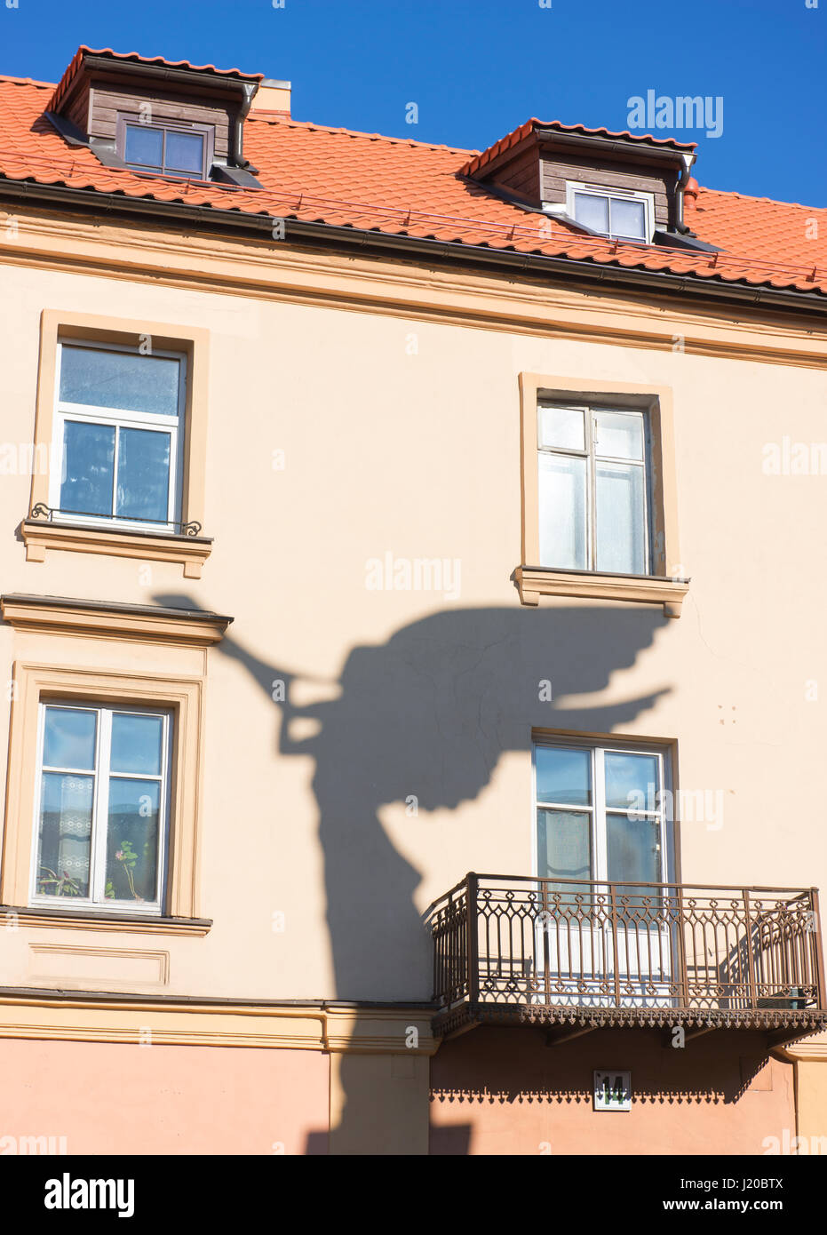 L'Ange de l'Uzupis Romas par Vilciauskas est situé dans une place centrale de Uzupis, un quartier de Vilnius. Banque D'Images