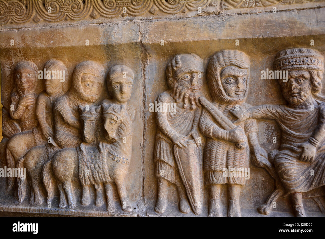 Libre de l'art roman catalan sculpture dans le monastère d'Elne, France Banque D'Images