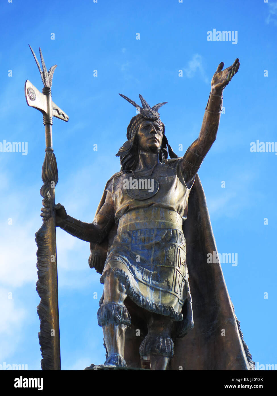 Statue de l'Inca Pachacutec sur la fontaine de la Plaza de Armas de Cuzco, Pérou Banque D'Images