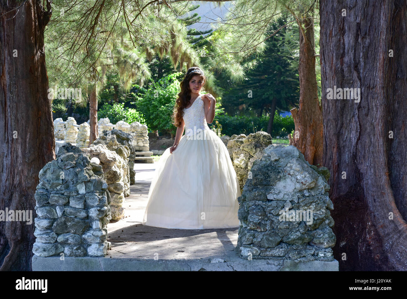 La Havane Cuba Jan 14 17 Un Jeune De 15 Ans Fete Son Anniversaire Fille Cubaine Cher S Habiller Formellement Dans L Almendares Parque Dans H Photo Stock Alamy