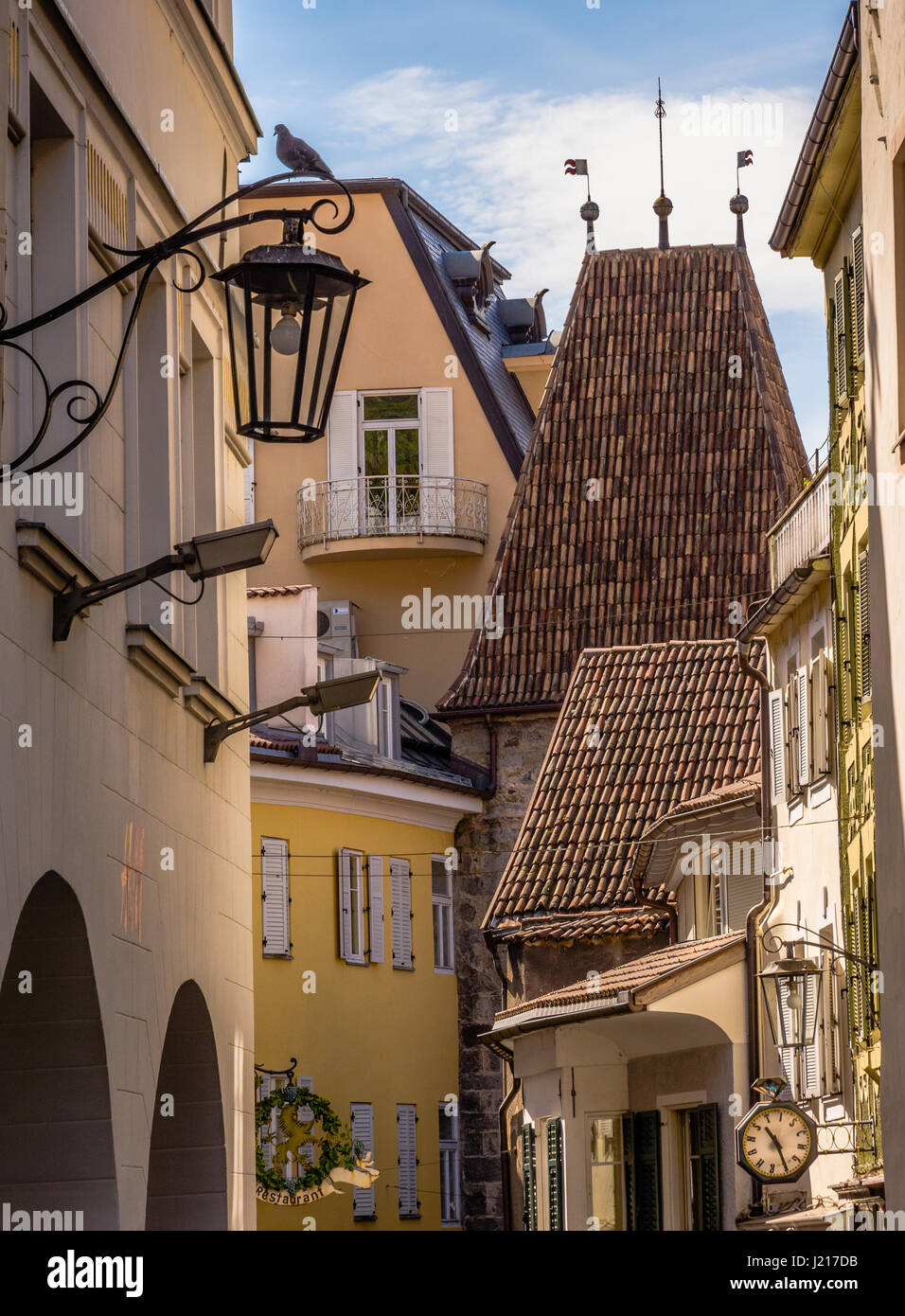 Bien conservé le centre historique de la ville de Merano est entouré par trois portes de ville. A l'origine, il y a eu 4 portes de ville, mais malheureusement l'un Banque D'Images