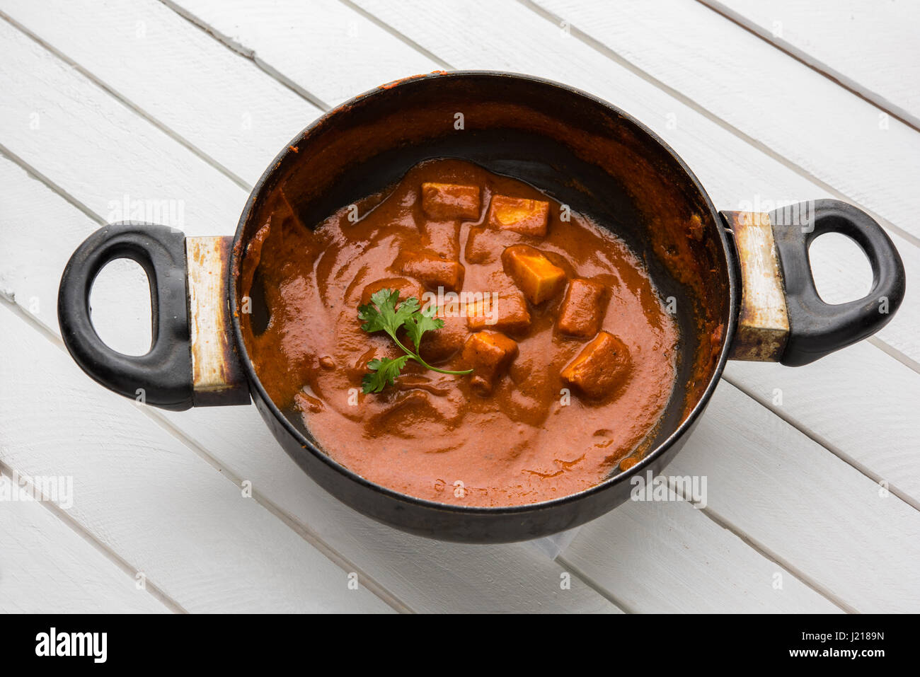 Paneer masala de beurre ou de fromage cottage, curry indien populaire au menu du dîner et dans les mariages ou les parties, selective focus Banque D'Images