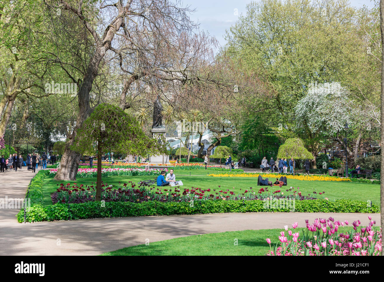Un parc de Londres en avril, Londres, Angleterre, Royaume-Uni Banque D'Images