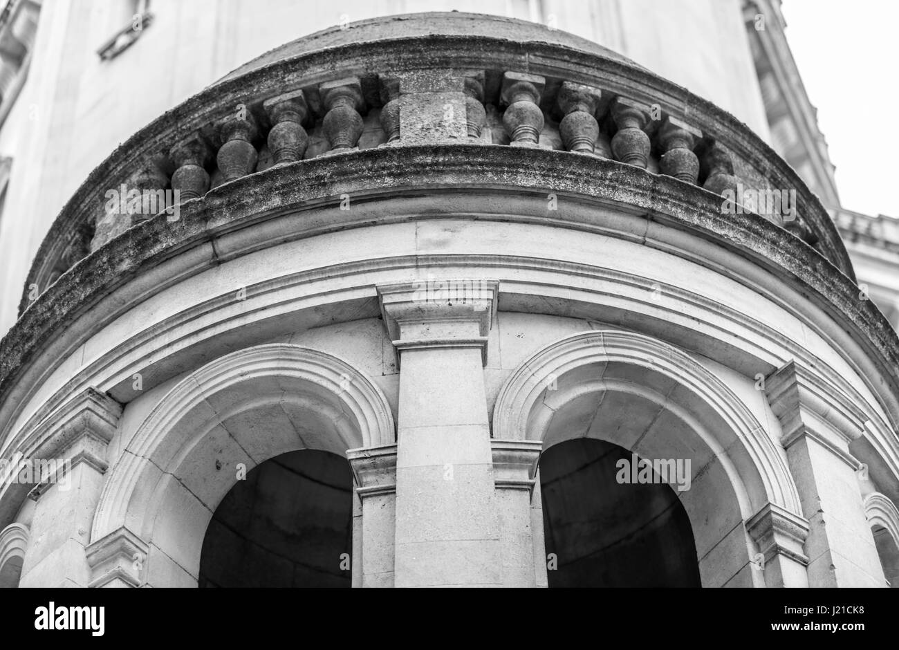 Élaborer des arches et les balustrades dans un Détail tiré d'un vieux bâtiment de Londres Banque D'Images