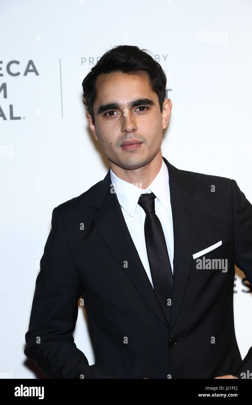 New York, NY, USA. Apr 21, 2017. Max Minghella aux arrivées de LA SERVANTE ÉCARLATE au Tribeca Film Festival 2017, le BMCC Tribeca Performing Arts Center, New York, NY Le 21 avril, 2017. Crédit : John Nacion/Everett Collection/Alamy Live News Banque D'Images