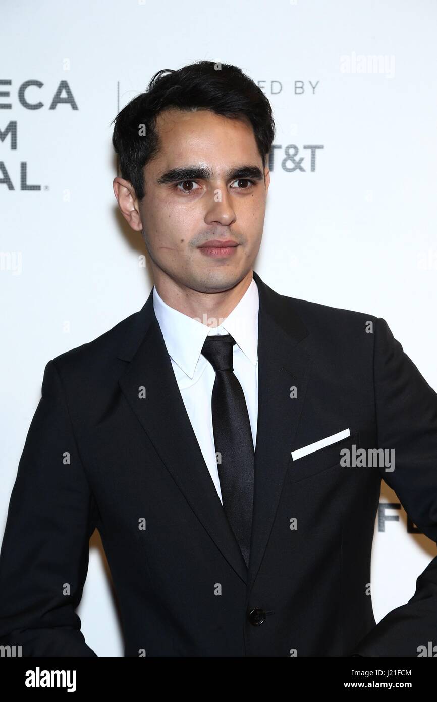 New York, NY, USA. Apr 21, 2017. Max Minghella aux arrivées de LA SERVANTE ÉCARLATE au Tribeca Film Festival 2017, le BMCC Tribeca Performing Arts Center, New York, NY Le 21 avril, 2017. Crédit : John Nacion/Everett Collection/Alamy Live News Banque D'Images