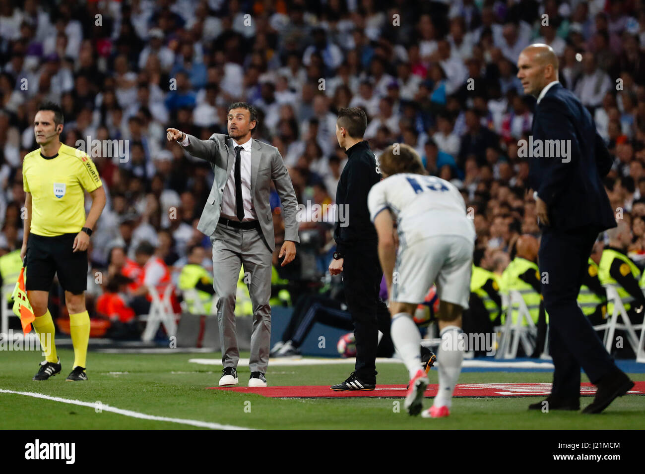 Madrid, Espagne. 23 avril, 2017. Luis Enrique Mart'nez Coach du FC Barcelone Liga entre le Real Madrid vs FC Barcelone au Santiago Bernabeu à Madrid, Espagne, le 23 avril 2017 . Gtres más información : crédit en ligne Comuniación,S.L./Alamy Live News Banque D'Images