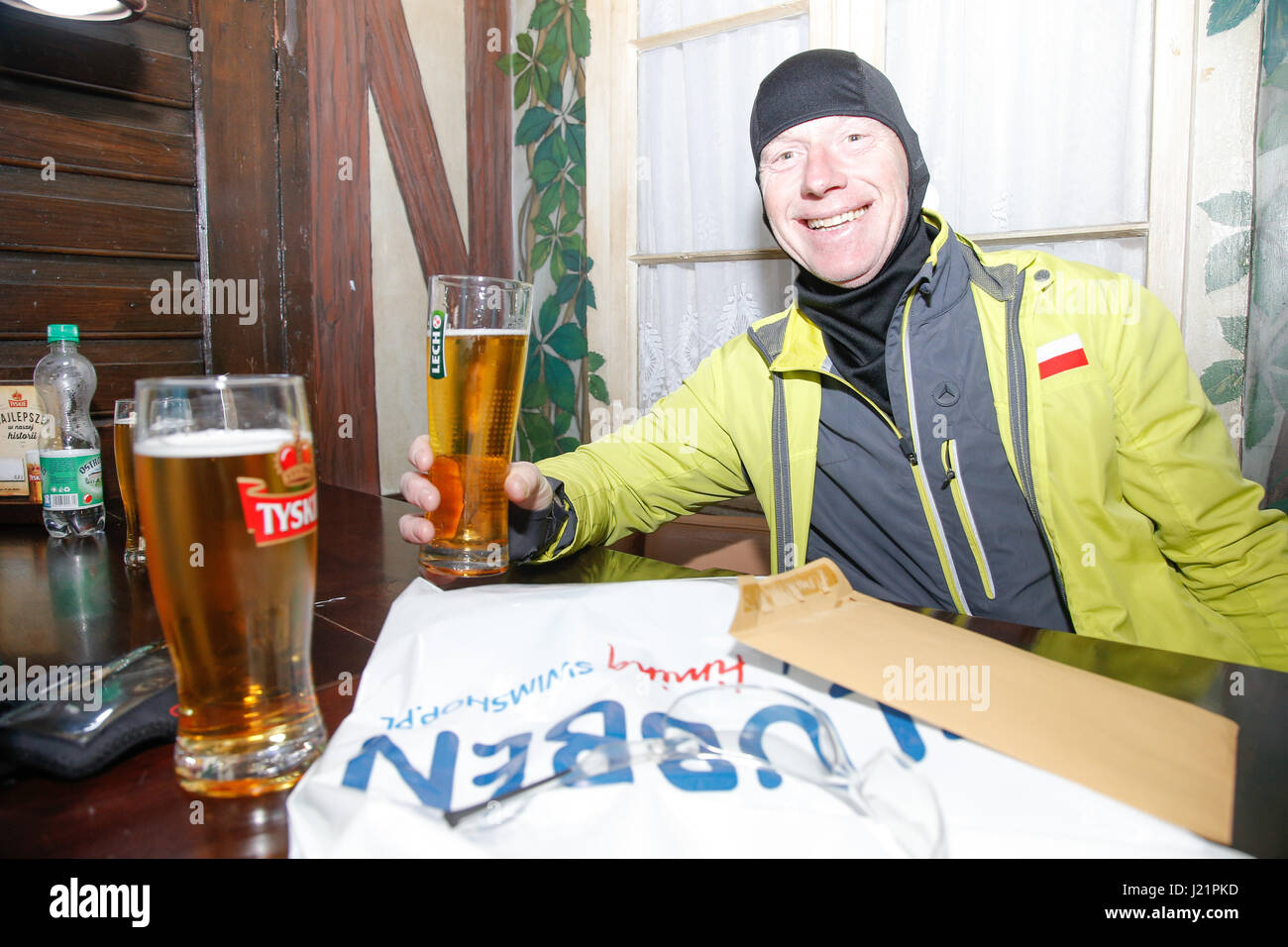 Bydgoszcz Pologne 23 Avril 17 Un Homme Est Considere Avoir Une Biere Au Pub D Amsterdam Avant De Prendre Part A La Ville 5 Km Run Anniversaire Le 23 Avril 17 Credit