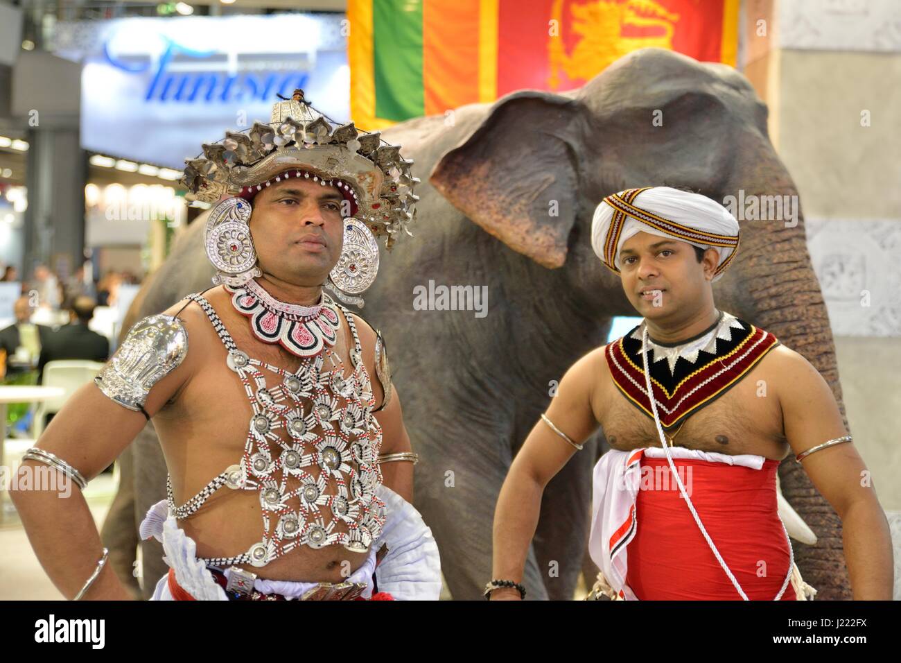 Danseurs de Kandy au Sri Lanka en costume traditionnel Banque D'Images