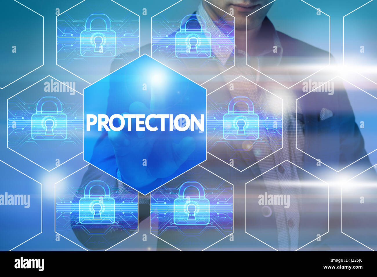 Le commerce, la technologie, internet et réseau concept. Businessman appuie sur un bouton sur l'écran virtuel : Protection Banque D'Images