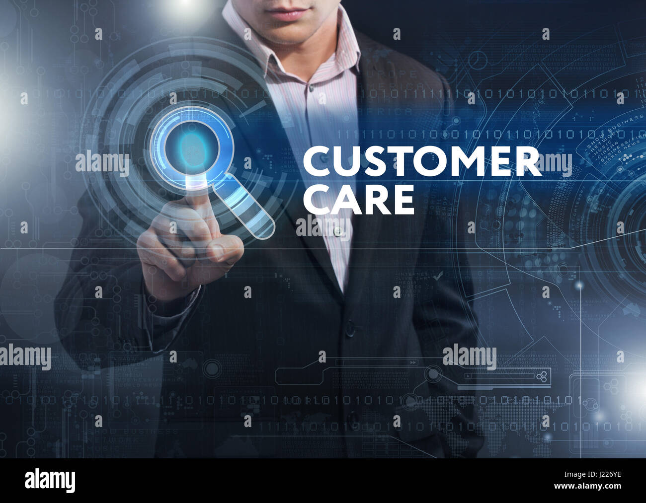 Le commerce, la technologie, Internet et réseau concept. L'homme d'affaires travaillant sur la tablette de l'avenir, sélectionner sur l'écran virtuel : customer care Banque D'Images