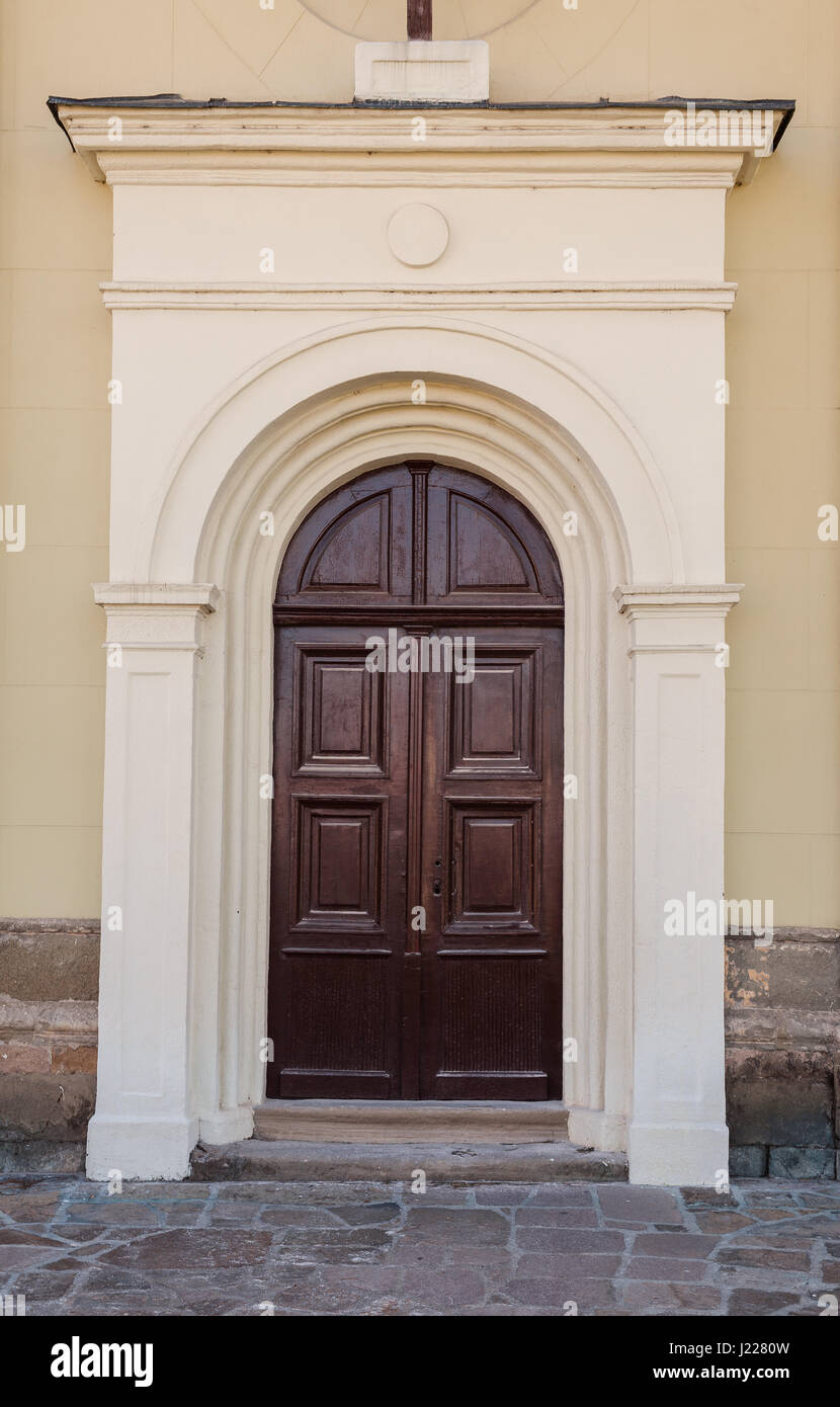 Détails de l'entrée de l'église, fermé les portes sans serrure de porte. Banque D'Images