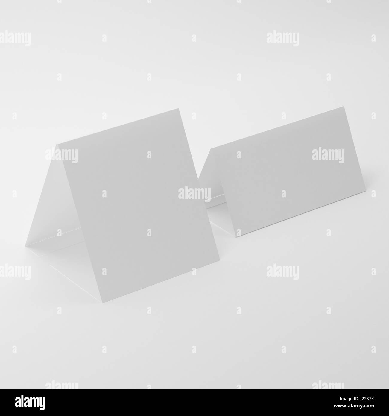 Tableau blanc vide maquettes tente isolées sur fond blanc, tableau tente pour votre présentation Design Banque D'Images Tableau blanc vide maquettes tente isolées sur fond blanc, tableau tente pour votre présentation Design Banque D'Images