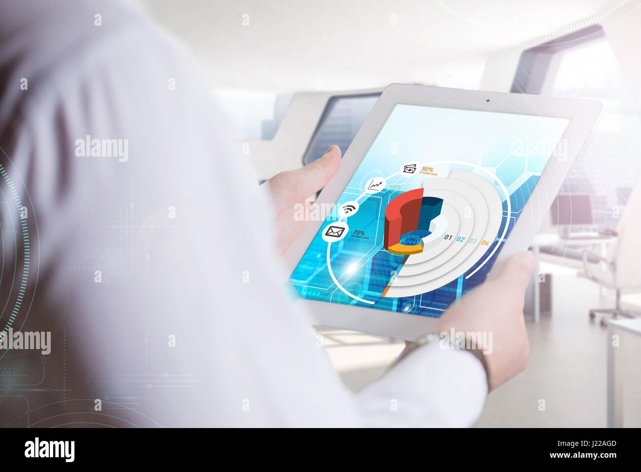 Le commerce, la technologie, Internet et réseau concept. Jeune homme d'affaires, travaillant sur la tablette de l'avenir, sélectionner sur l'écran virtuel, Banque D'Images