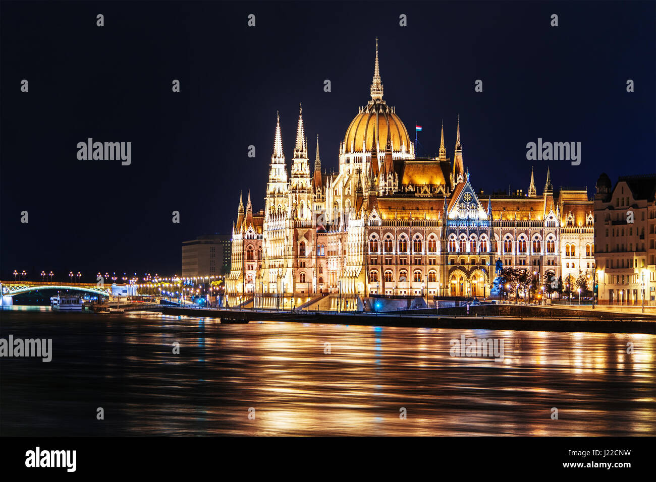 Bâtiment du parlement hongrois à Budapest (Hongrie) par nuit Banque D'Images