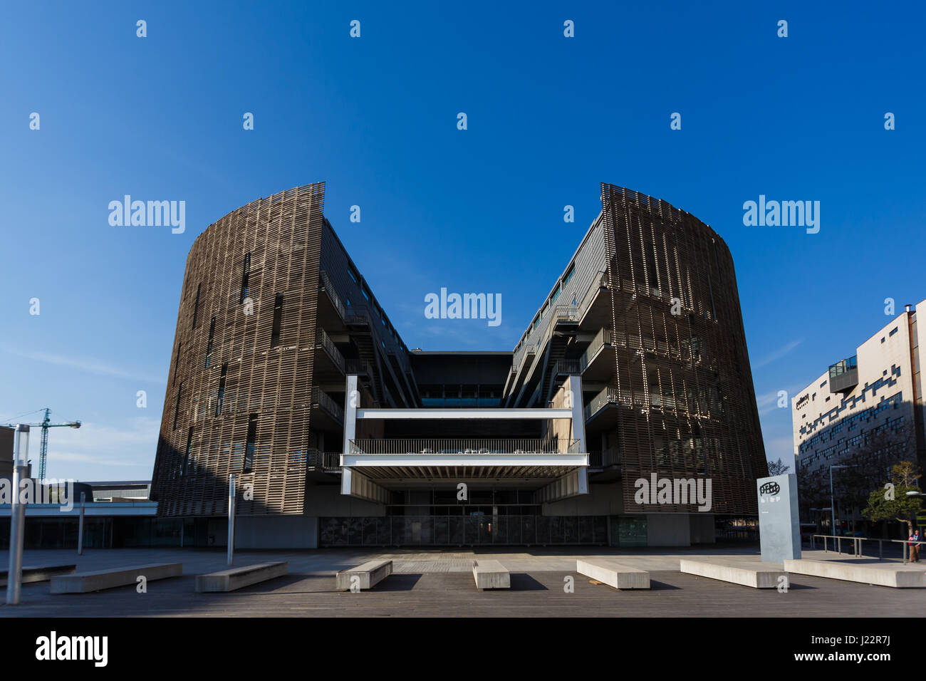 Barcelone, Espagne - 07 janvier 2017 : Le bâtiment moderne de la recherche biomédicale de Barcelone Park, est un l'un des plus importants Centre de recherche biomédicale Banque D'Images