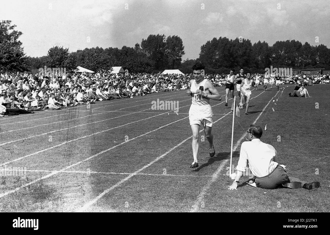 Années 1950, historiques, les coureurs prenant part à des courses à l'Association athlétique amateur Championships de Buckinghamshire, Angleterre, Royaume-Uni. Banque D'Images