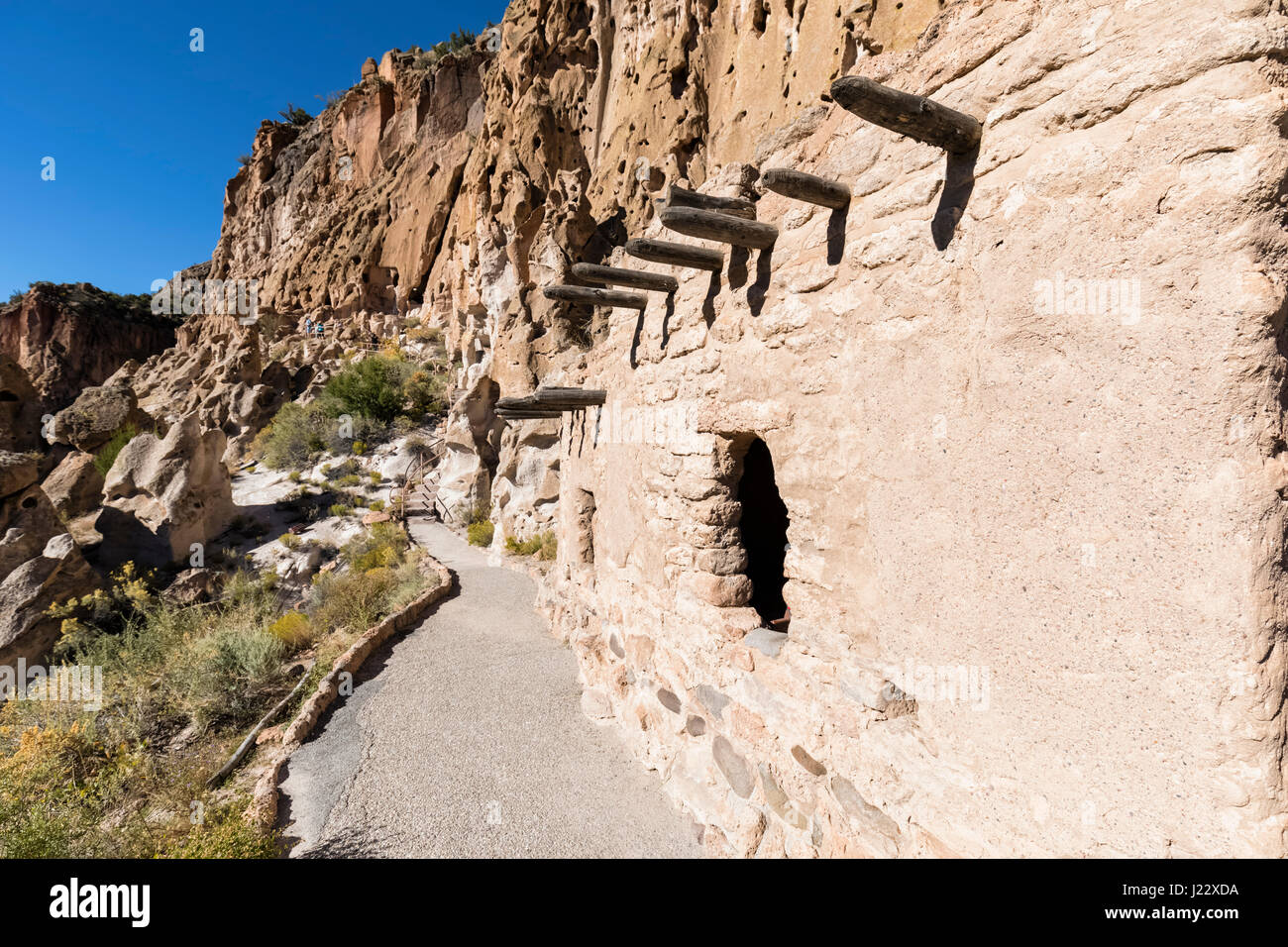 USA, Nouveau Mexique, Frijoles Canyon, Bandelier National Monument, Ruines de l'Ancestral Pueblo, Cliff dwellings, Maisons d'éboulis Banque D'Images