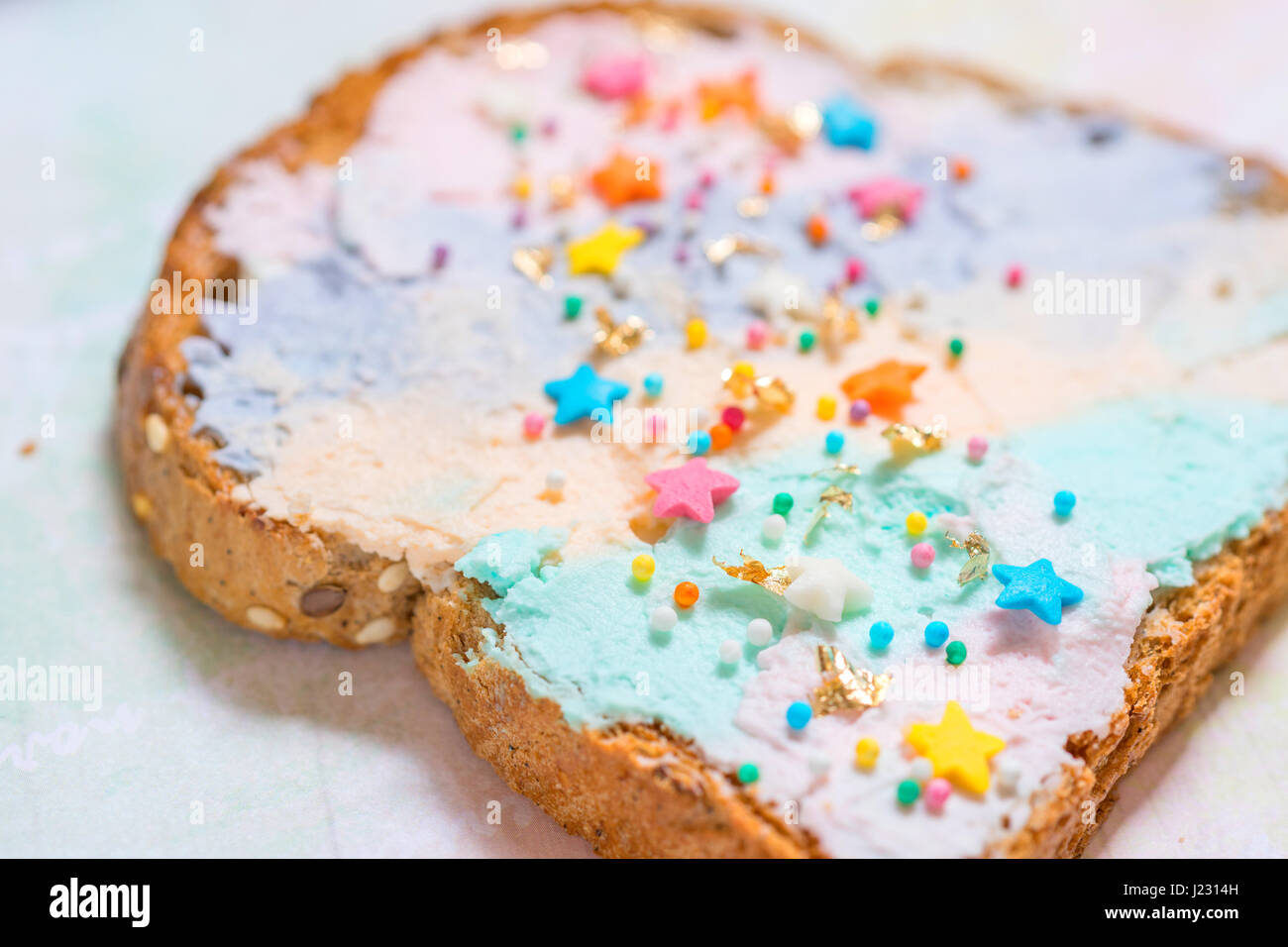 L'alimentation Unicorn pain grillé avec fromage à la crème colorfur Banque D'Images