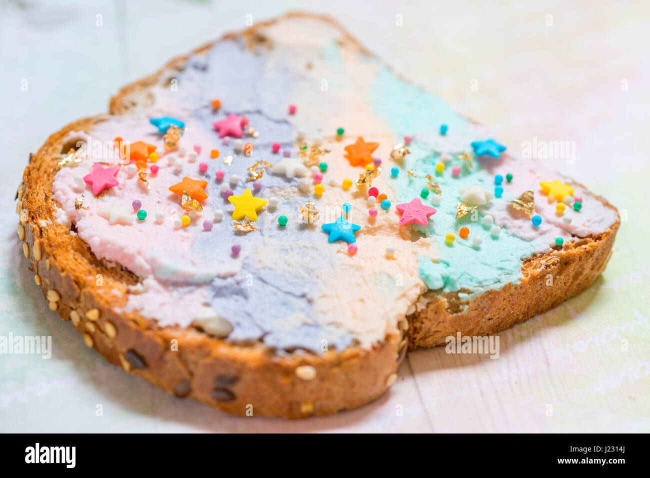 L'alimentation Unicorn pain grillé avec fromage à la crème colorfur Banque D'Images