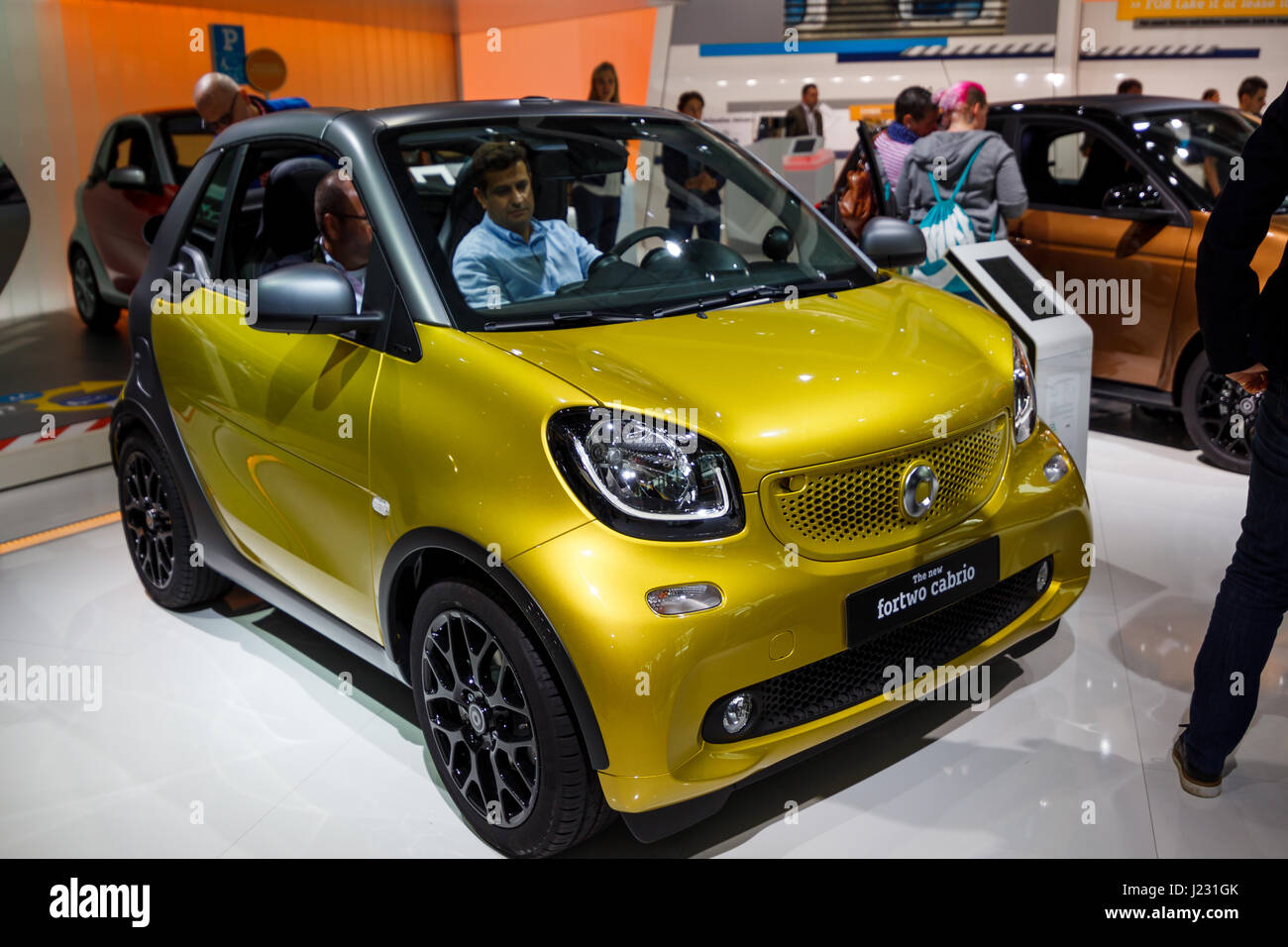 Francfort - le 22 septembre 2015 : La smart fortwo Forfour et lors de la 66ème IAA (Internationale Automobil Ausstellung) le 22 septembre 2015 dans Frankfu Banque D'Images