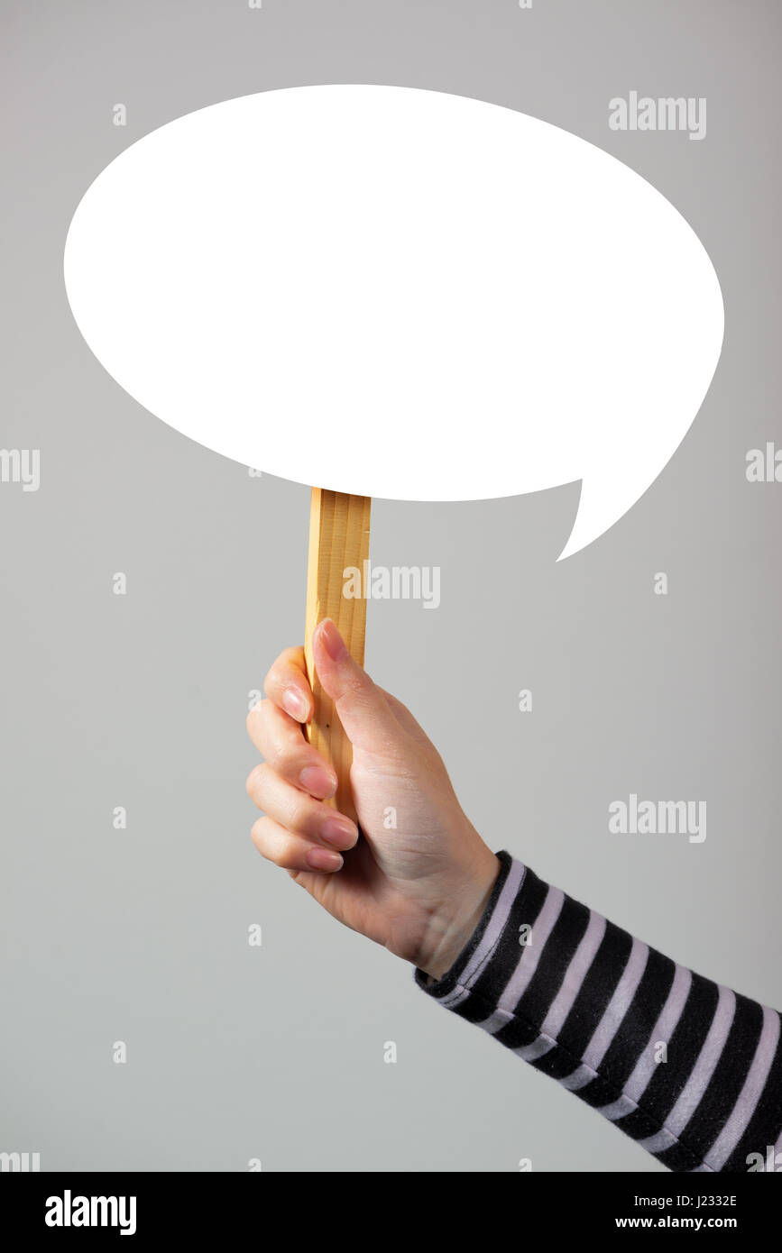 La main féminine avec bulle ballon comme exemplaire de l'espace pour le style de vie et des thèmes de communication Banque D'Images