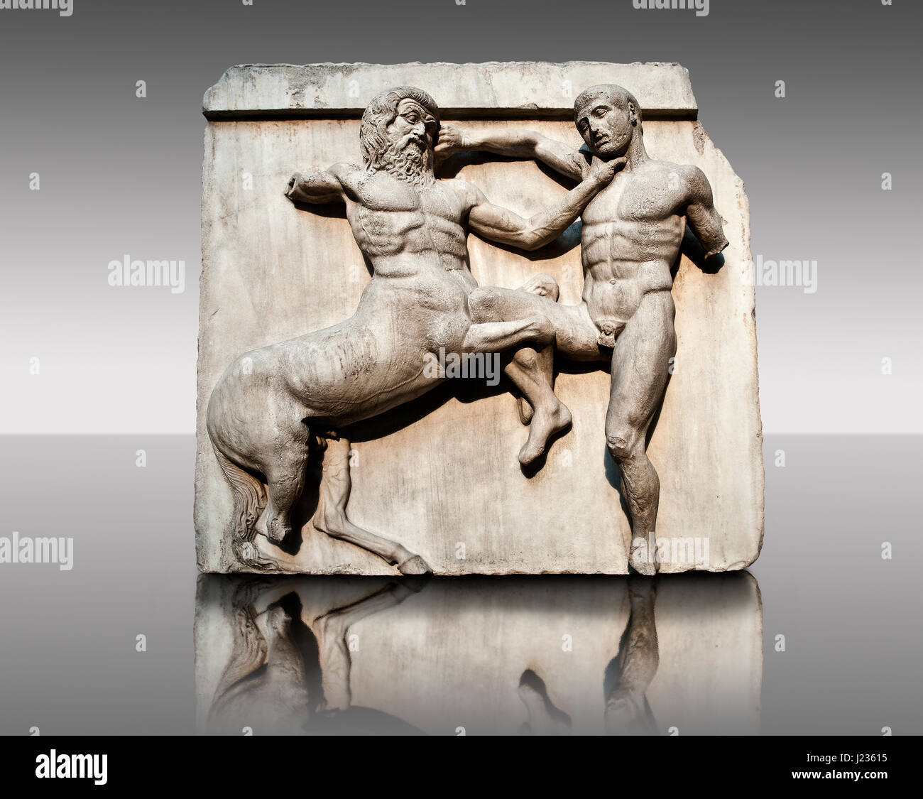 Sculpture de Lapiths Centaures et combattre à partir de l'angle sud-Metope du Parthénon sur l'acropole d'Athènes no XXXII. Aussi connu sous le nom de Banque D'Images