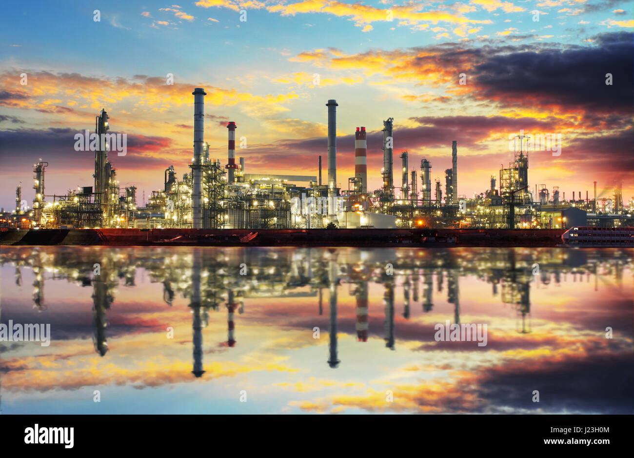 L'industrie pétrochimique et l'usine refinert - Huile Banque D'Images