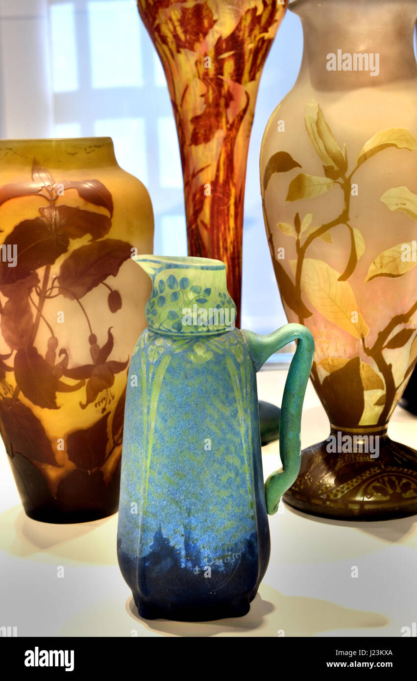 Vases et verseuse ,1900-1910, Daum FRERES & Cie ( Art déco Art Nouveau - ), France, Français, Banque D'Images