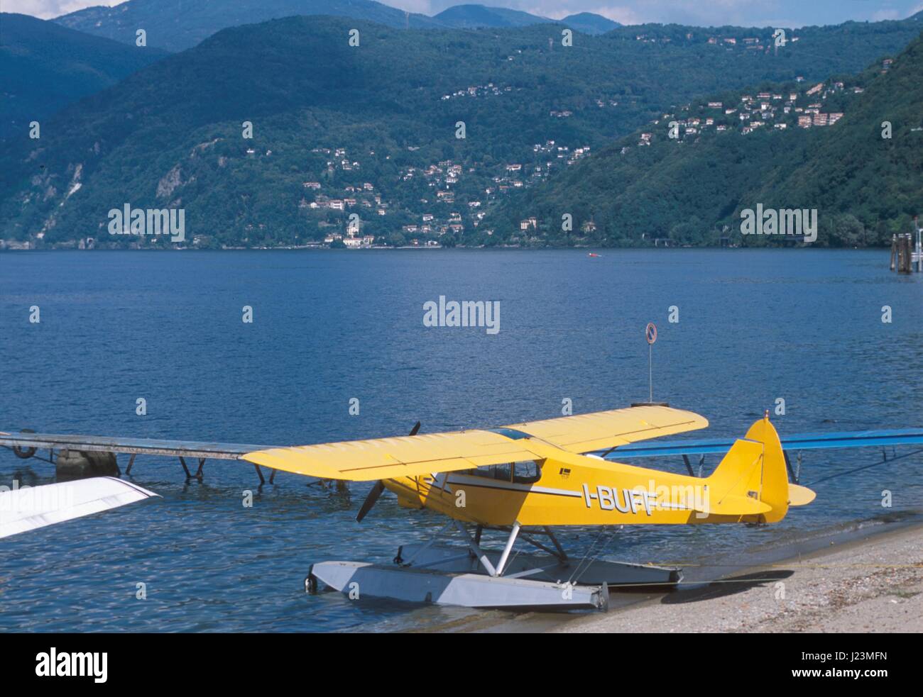 L'Italie, les hydravions amarrés dans le Lac Majeur, près de Luino city Banque D'Images