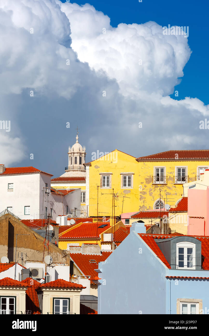 Un après-midi ensoleillé sur Alfama, Lisbonne, Portugal Banque D'Images