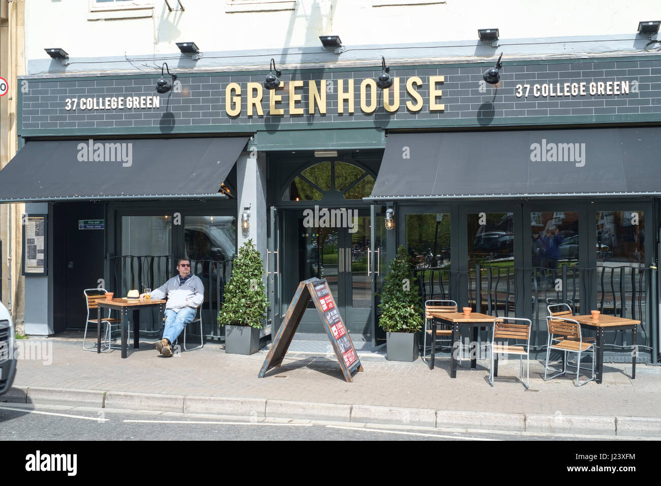 Restaurant maison verte Banque de photographies et d’images à haute résolution Alamy