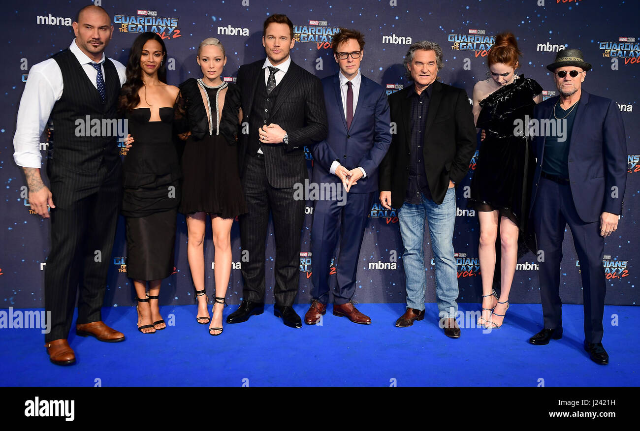 Le cast (de gauche à droite) Dave Bautista, Zoe Saldana, Pom Klementieff, Chris Pratt, James Gunn, Kurt Russell, Karen Gillan et Michael Rooker participant à la première européenne de gardiens de la Galaxie Vol. 2 tenue à l'Eventim Apollo, Londres. ASSOCIATION DE PRESSE Photo. Photo date : lundi 24 avril, 2017. Voir PA story SHOWBIZ Galaxie. Crédit photo doit se lire : Ian West/PA Wire Banque D'Images