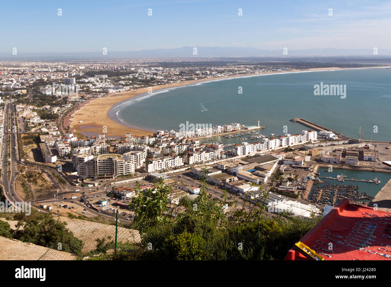Vue aérienne du port de plaisance et la plage d'Agadir, Maroc Banque D