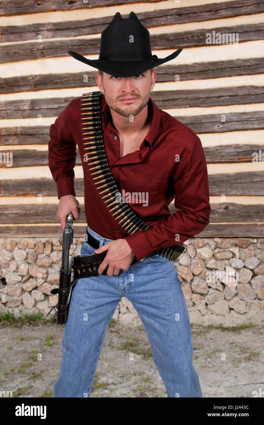 Beau cowboy homme avec six canons de tir Banque D'Images