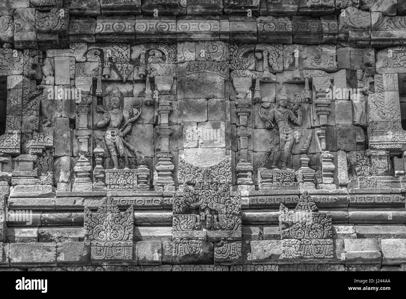 Bas-relief en pierre a voulu de Candi Plaosan Plaosan ou complexe, 9e siècle temple bouddhiste divisé en Plaosan Lor et Plaosan Kidul. Banque D'Images