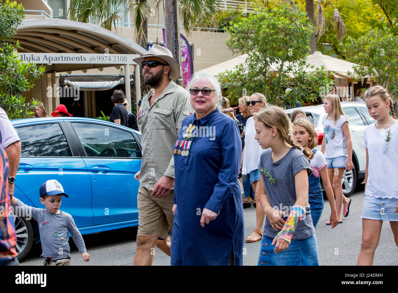 Mardi 25 avril 2017, Sydney, Australie. Palm Beach Club RSL est titulaire d'ANZAC day Service et marche en mémoire de ceux qui sont tombés dans la guerre. Cette journée marque le 102e anniversaire de l'Australian and New Zealand Army Corps débarquement à Gallipoli guerre poursuit en un. Crédit : martin berry/Alamy Live News Banque D'Images