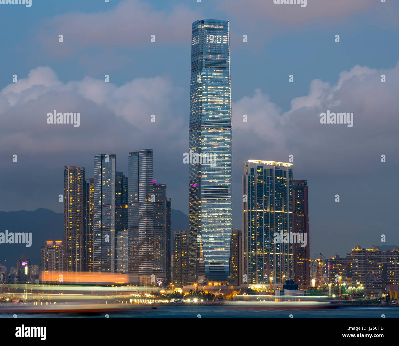 La nouvelle ville de Kowloon et de Hong Kong, le plus haut bâtiment de l'International commerce center ICC, Hong Kong, Chine. Banque D'Images