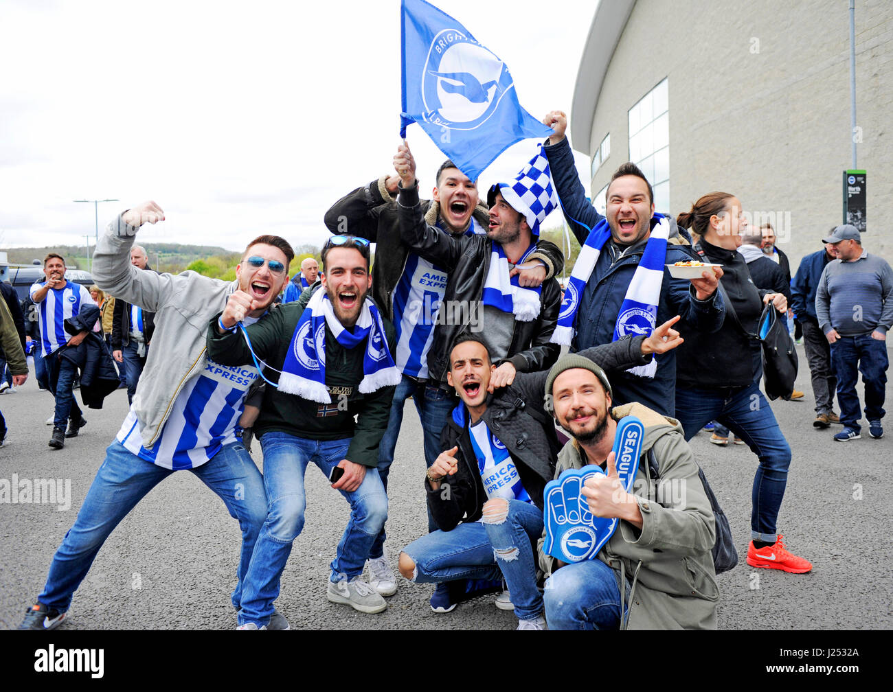 Brighton fans avant le match de championnat entre Sky Bet Brighton et Hove Albion et Wigan Athletic à l'American Express Community Stadium à Brighton et Hove. 17 avril, 2017. Banque D'Images