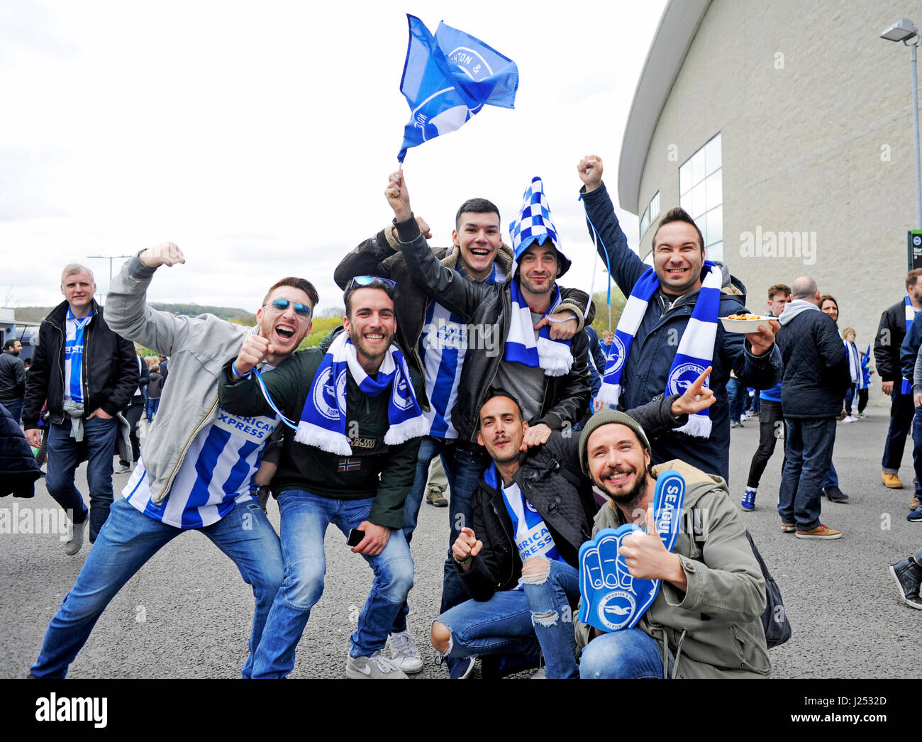 Brighton fans avant le match de championnat entre Sky Bet Brighton et Hove Albion et Wigan Athletic à l'American Express Community Stadium à Brighton et Hove. 17 avril, 2017. Banque D'Images