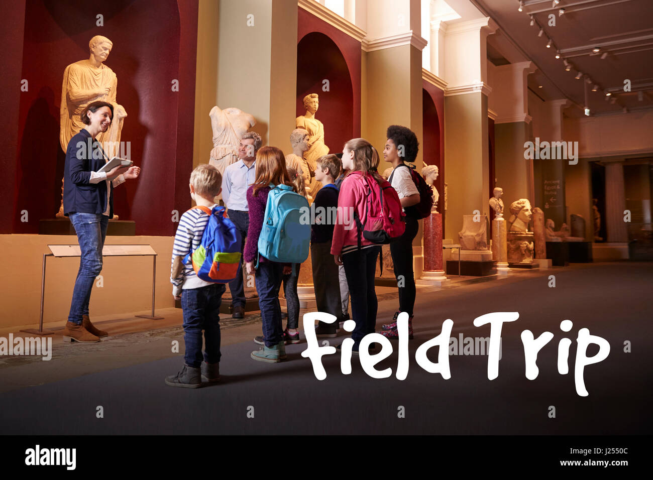 Les élèves et l'enseignant en sortie scolaire au Musée avec guide Banque D'Images
