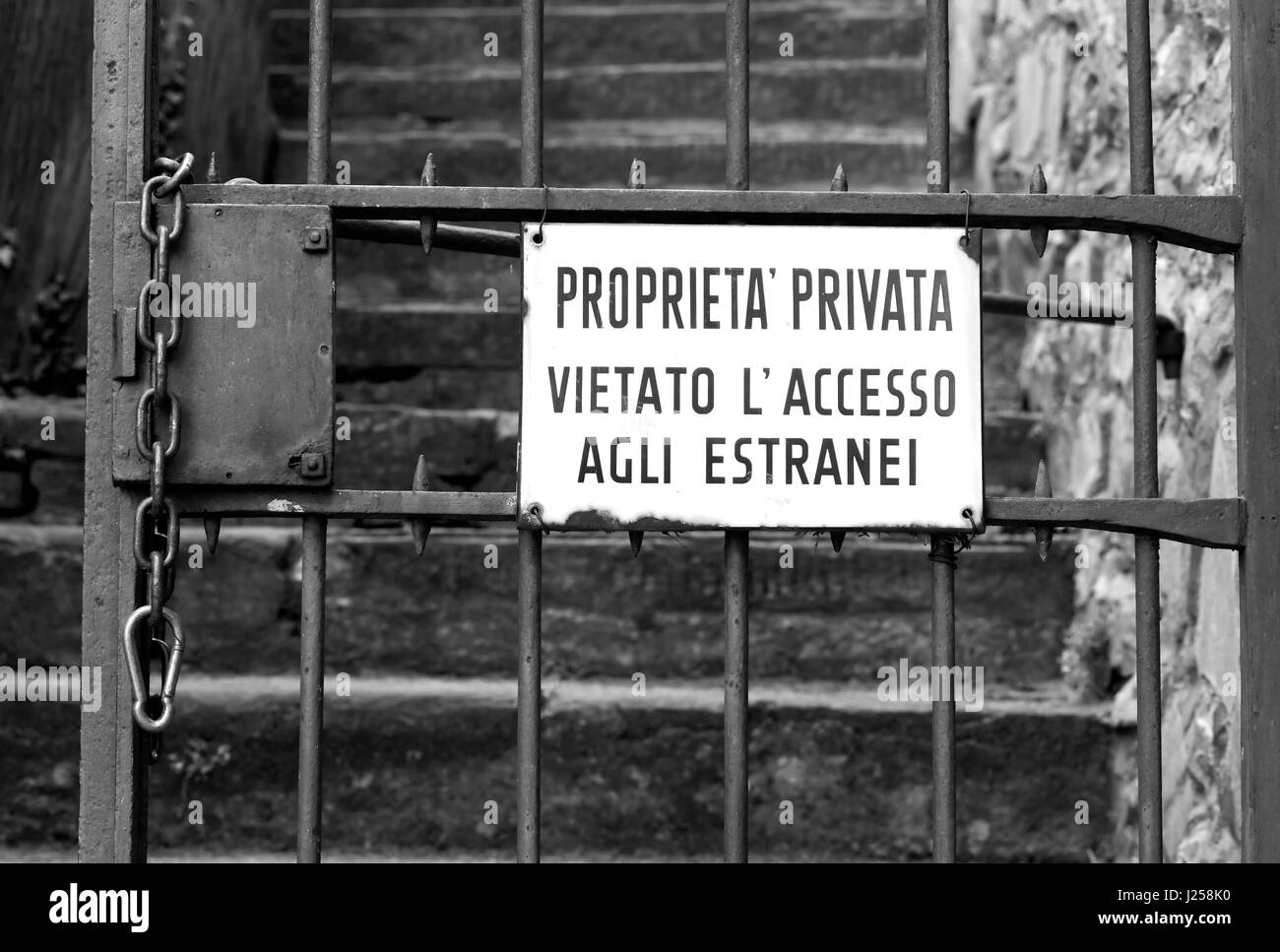 Image Style noir et blanc de 'propriété privée' en italien Banque D'Images