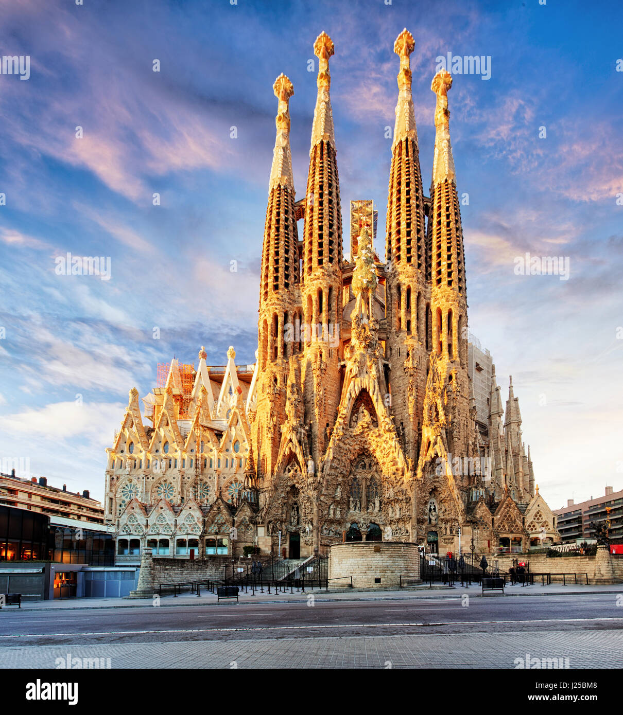 Barcelone, Espagne - Dec 10 : Vue de la Sagrada Familia, une grande église catholique romaine à Barcelone, Espagne, conçu par l'architecte catalan Antoni Gaudi, Banque D'Images